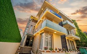 Fabhotel Rivlet